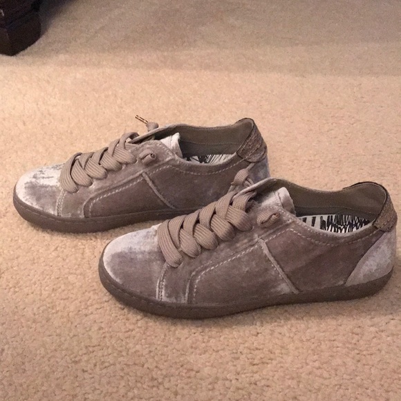 Dolce Vita Velvet Shoes - Picture 3 of 3